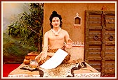 The assembly stage was decorated with a murti of Lord Neelkanth writing a letter (patri) to Ramanand Swami, commemorating 200 years since the patri was written
