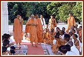 Circumambulating the Smruti mandir