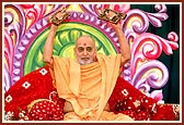 Swamishri responds to the bhajan "Sonana bor jhule Dharmakishore..." during the birthday celebration assembly of Lord Swaminarayan on 3 April by clapping and playing the kartal