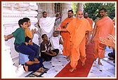 In a lighter mood with a youth and his two sons while circumambulating the Smruti Mandir of Shastriji Maharaj