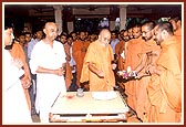 Swamishri performs the last rites on a deceased devotee's bones left after cremation (asthi)