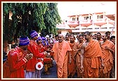 Swamishri blessing members of the Sanstha's Children's Forum (Bal Mandal) engaged in the De-addiction Campaign-2000