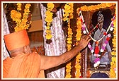 Performing theVedic rites during the murti pratishtha ceremony of the murti of Guru Parampara at Shree Swaminarayan Mandir, Vadu