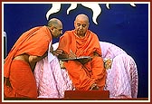 Swamishri in correspondence during the assembly