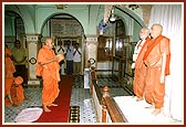Darshan of Guru Shastriji Maharaj and Yogiji Maharaj in Rang Mandap