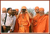 Viewing the Akshardham site prior to entering it