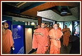 After inaugurating the exhibition, Swamishri makes a personal visit