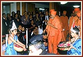 Swamishri being welcomed on his arrival to the mandir