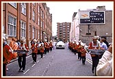 Akshar Marching Band welcomes Swamishri on his arrival