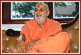 Recalling and sharing incidents of Yogiji Maharaj during his stay at the house in 1970