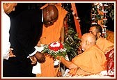 Senator Mr. Charles Walker of Georgia welcoming Swamishri