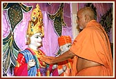 Swamishri performing the murti pratishtha of Shri Akshar Purushottam Maharaj and Shri Radha Krishna Dev  