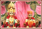 Darshan of Shri Akshar Purushottam Maharaj after murti pratishtha ceremony