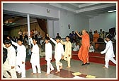"Swamina sainik ame aa kuchh amari ave chhe ..."
