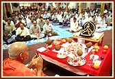 Swamishri performing the mahapuja rituals as part of the murti pratishtha ceremony in the mandir hall   