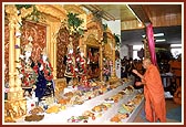 Mantra pushpanjali - offering flowers to the Lord