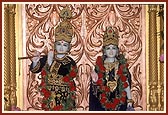  Darshan of Shri Radha Krishna Dev after the pratishtha ceremony