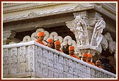 Swamishri giving darshan to devotees before leaving London 