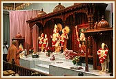 Swamishri engrossed in darshan of Thakorji after arriving from London