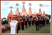 Akshar Dhwani Band, Dallas, welcomes Swamishri at the new site