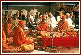 Swamishri participating in the maha-puja as part of the Shilanyas ceremony