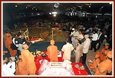 In concluding the Shilanyas ceremony Swamishri performs arti with the dignitaries