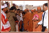 Swamishri happily blessing the youths while entering the mandir