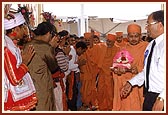Swamishri happily blessing the youths while entering the mandir