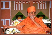 Swamishri at the Jackson Mandir after his arrival from Atlanta. Swamishri blesses the maiden assembly