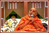 Swamishri at the Jackson Mandir after his arrival from Atlanta. Swamishri blesses the maiden assembly