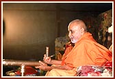 Swamishri enthusiastically sprays the holy colored water on the balaks and kishores