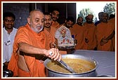 Divine Feast: Swamishri personally stirs the 'sambhar'