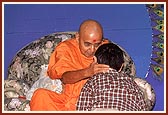 Swamishri blesses a balak who 
        took a 'niyam' in the 'Hot Potato' game