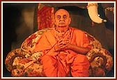Divine Touch: The kishores link their individual pieces of thin rope with a knot and then its ends were tied to a nada chhadi that was given to Swamishri