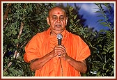 'Narayan Hare Sachhidaanand Prabho' Swamishri proclaims the Joli call and celebrates Joli Utsav