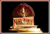 Lord Harikrishna Maharaj graces the shibir