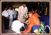 Shri Ravindrabhai Patel dedicates his son, Vipul Patel (Harvard Graduate), to Swamishri for joining the sadhu order