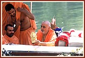 After worshiping Shri Ganeshji, Swamishri ritually immerses Ganeshji in the water 