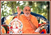 Swamishri happily responds with gestures during the singing of a bhajan that describes the water - leela of Shriji Maharaj in Amdavad: "Rang Bharela Lalji, Jalma Jhile Balvir ..."