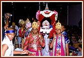 Lord Harikrishna Maharaj being carried in a palanquin by kishores for the evening assembly 