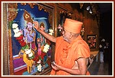 Performing pujan of Thakorji during the murti pratishtha ceremony