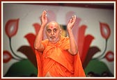 Swamishri showers rice grains during the maha-puja rituals