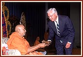 Mayor of Midland, Mr. Bobby Burns, presents a 'Key to the City'