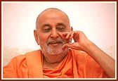 Swamishri 's divinity is reflected by his illustrious, joyful, stress-free personality
