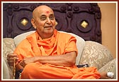 Divine moods: Swamishri's fresh, illustrious and compassionate countenance