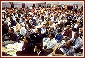 Devotees seated for the evening assembly