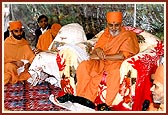 Swamishri performing the rituals of the ground-breaking ceremony