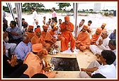 Mangalacharan: Auspicious prayer glorifying God