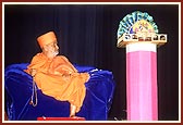Swamishri on stage with Lord Harikrishna Maharaj