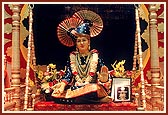 The murti of Lord Swaminarayan presiding on stage 